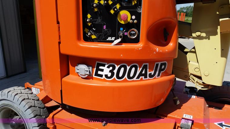 image for item L2778 2002 JLG E300AJP boom lift