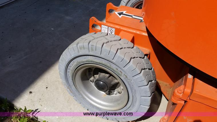 image for item L2778 2002 JLG E300AJP boom lift