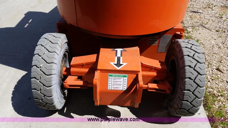 image for item L2778 2002 JLG E300AJP boom lift