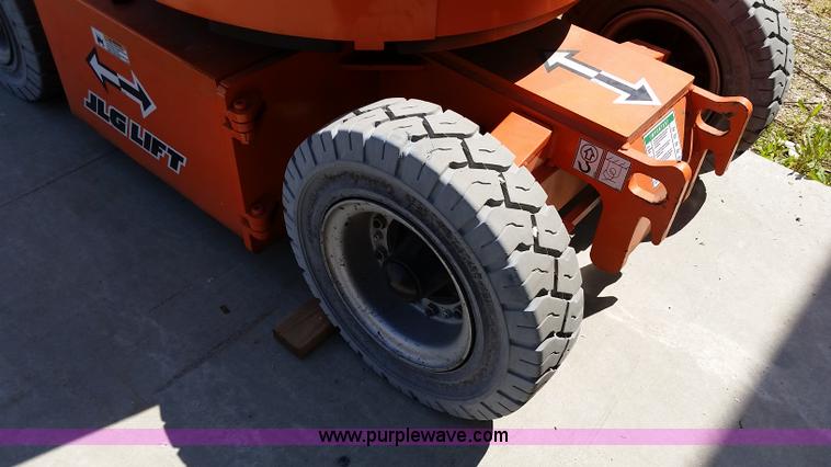 image for item L2778 2002 JLG E300AJP boom lift
