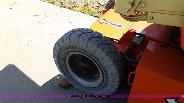 image for item L2778 2002 JLG E300AJP boom lift