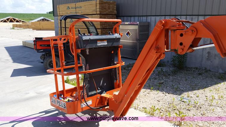 image for item L2778 2002 JLG E300AJP boom lift
