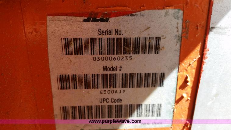 image for item L2778 2002 JLG E300AJP boom lift
