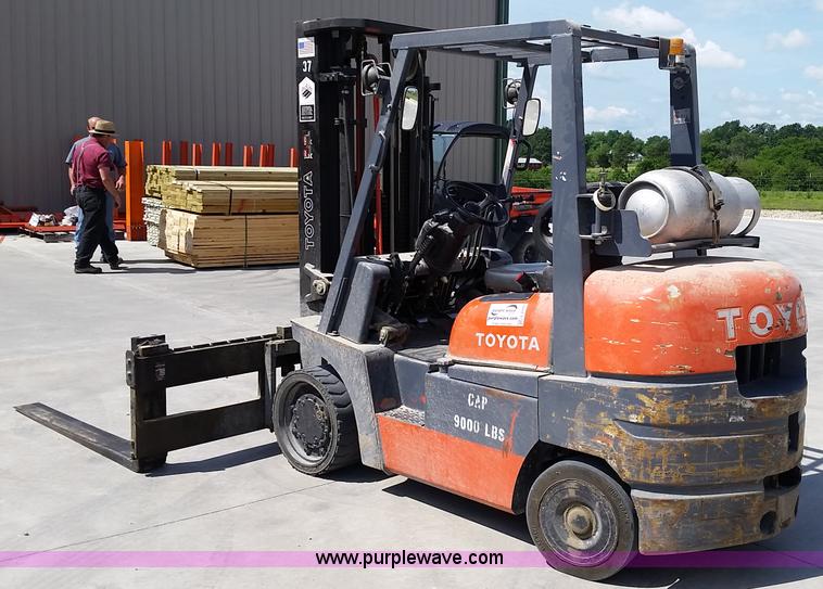 image for item L2779 Toyota 52-6FGGU36 forklift