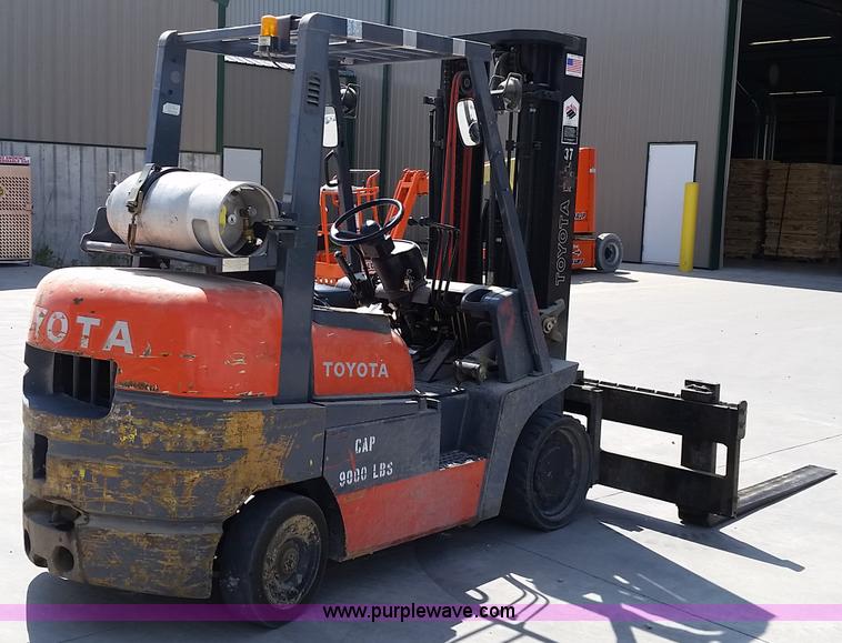 image for item L2779 Toyota 52-6FGGU36 forklift
