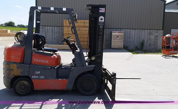 image for item L2779 Toyota 52-6FGGU36 forklift