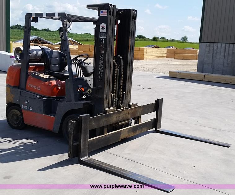 image for item L2779 Toyota 52-6FGGU36 forklift