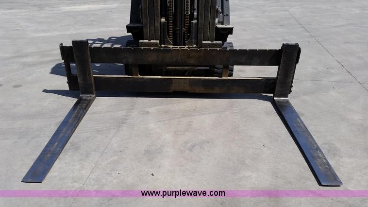 image for item L2779 Toyota 52-6FGGU36 forklift