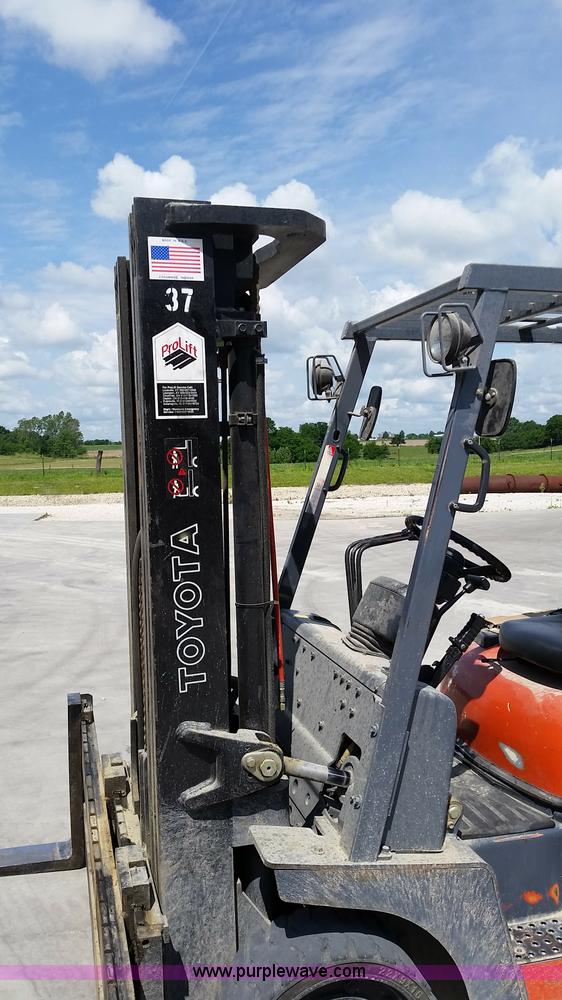 image for item L2779 Toyota 52-6FGGU36 forklift