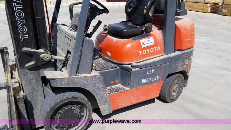 image for item L2779 Toyota 52-6FGGU36 forklift