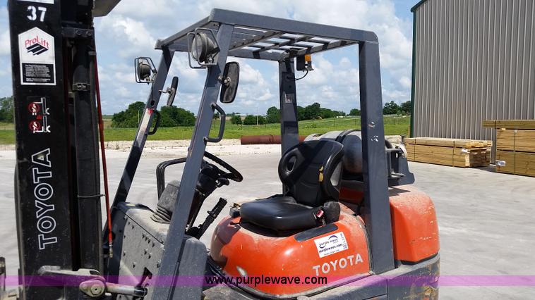 image for item L2779 Toyota 52-6FGGU36 forklift
