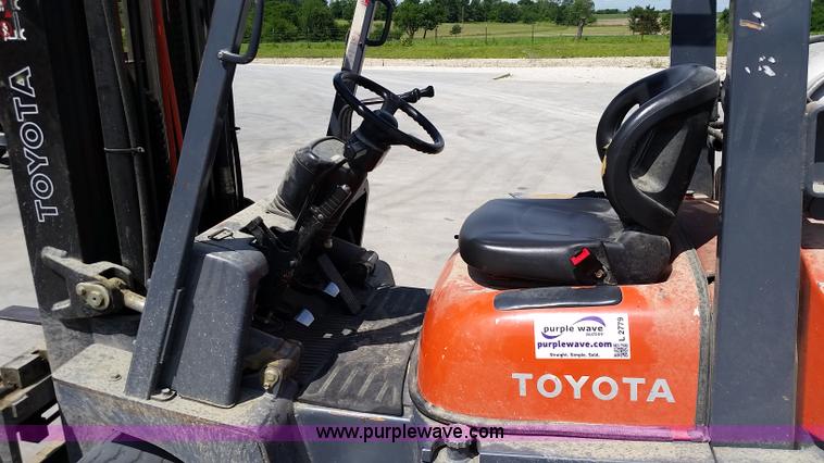 image for item L2779 Toyota 52-6FGGU36 forklift