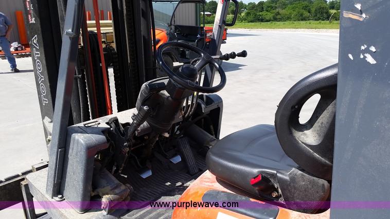 image for item L2779 Toyota 52-6FGGU36 forklift