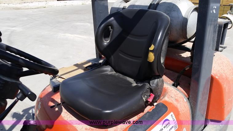 image for item L2779 Toyota 52-6FGGU36 forklift