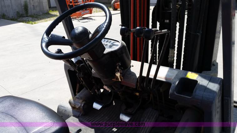 image for item L2779 Toyota 52-6FGGU36 forklift