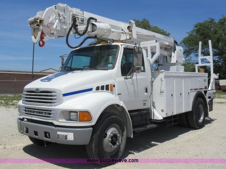 image for item L2830 2002 Sterling M7500 Acterra digger derrick truck