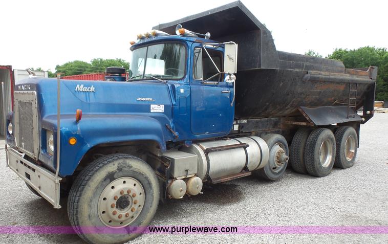 image for item L4805 1977 Mack RS700L dump truck