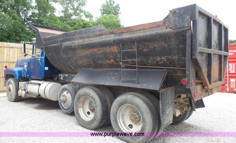 image for item L4805 1977 Mack RS700L dump truck