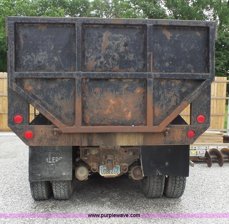 image for item L4805 1977 Mack RS700L dump truck