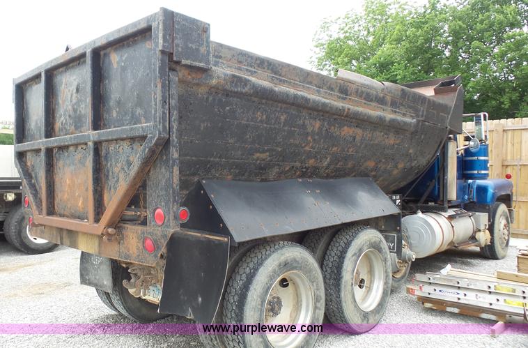image for item L4805 1977 Mack RS700L dump truck