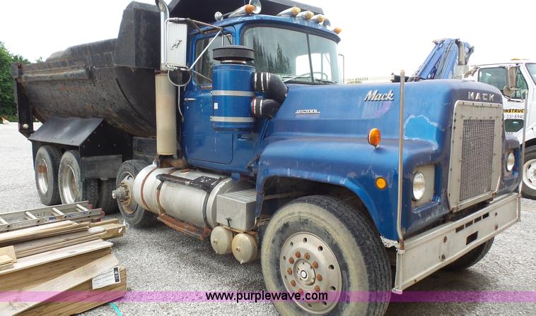 image for item L4805 1977 Mack RS700L dump truck