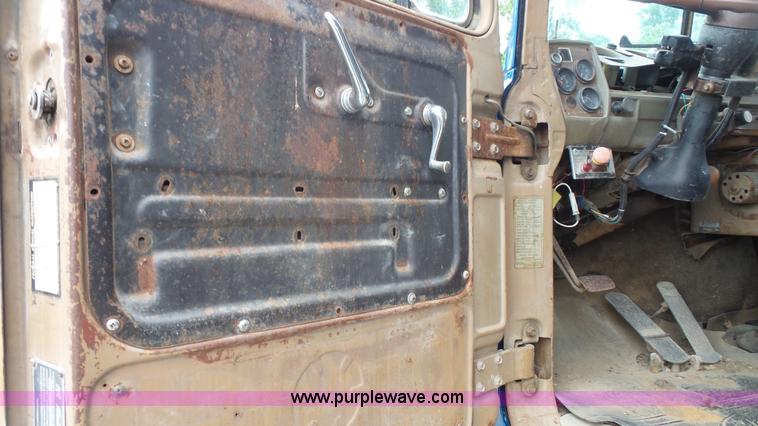 image for item L4805 1977 Mack RS700L dump truck