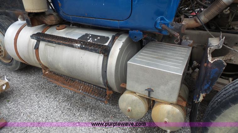 image for item L4805 1977 Mack RS700L dump truck