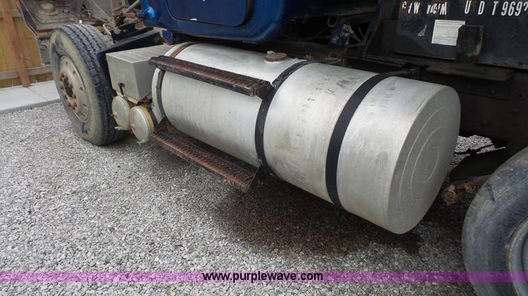 image for item L4805 1977 Mack RS700L dump truck