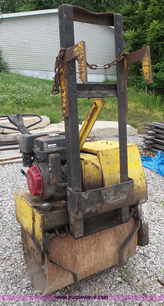 image for item L4806 Wacker RSS 800A single drum roller