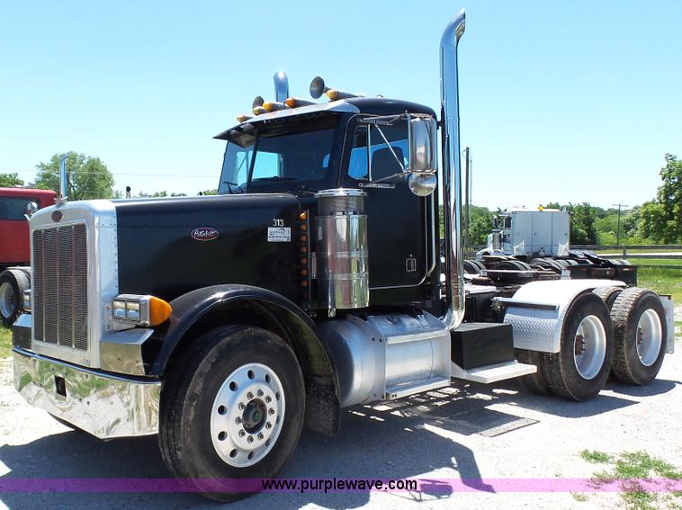 image for item L4812 1993 Peterbilt 379 semi truck