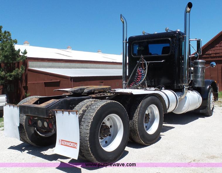 image for item L4812 1993 Peterbilt 379 semi truck