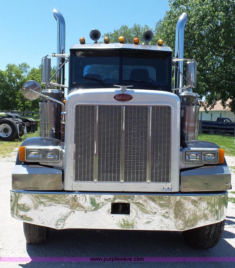 image for item L4812 1993 Peterbilt 379 semi truck