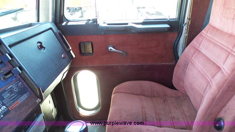 image for item L4812 1993 Peterbilt 379 semi truck