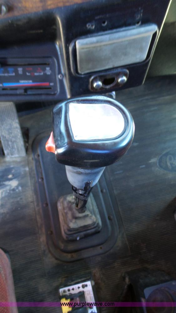 image for item L4812 1993 Peterbilt 379 semi truck