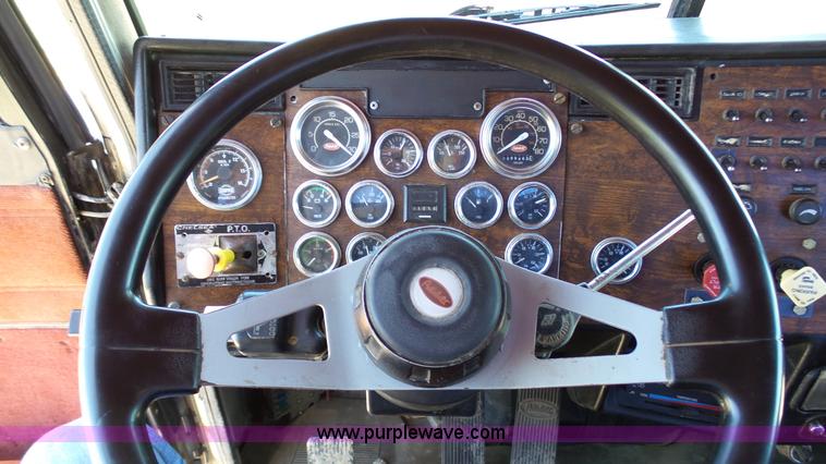 image for item L4812 1993 Peterbilt 379 semi truck