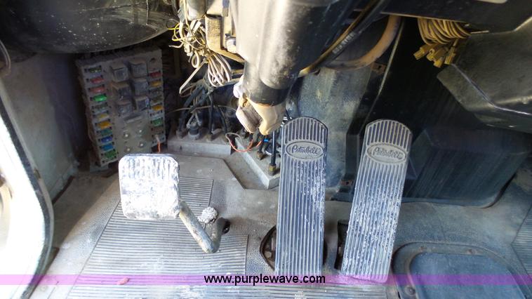 image for item L4812 1993 Peterbilt 379 semi truck