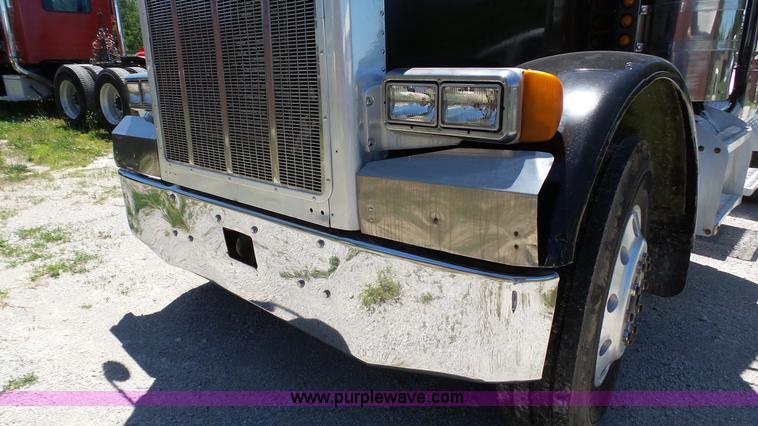 image for item L4812 1993 Peterbilt 379 semi truck