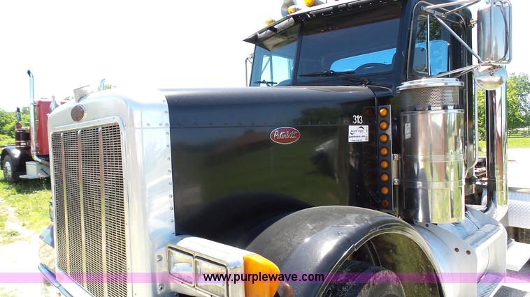 image for item L4812 1993 Peterbilt 379 semi truck