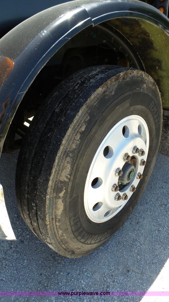 image for item L4812 1993 Peterbilt 379 semi truck