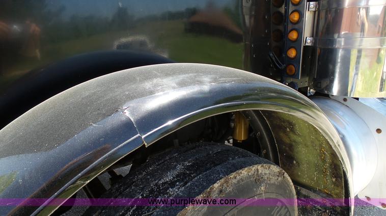 image for item L4812 1993 Peterbilt 379 semi truck