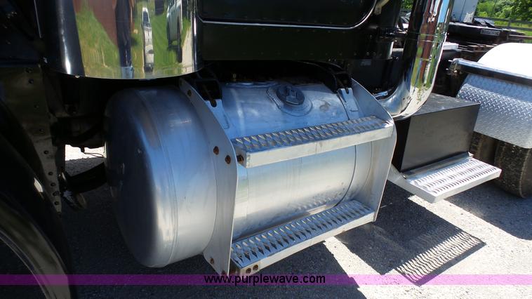 image for item L4812 1993 Peterbilt 379 semi truck