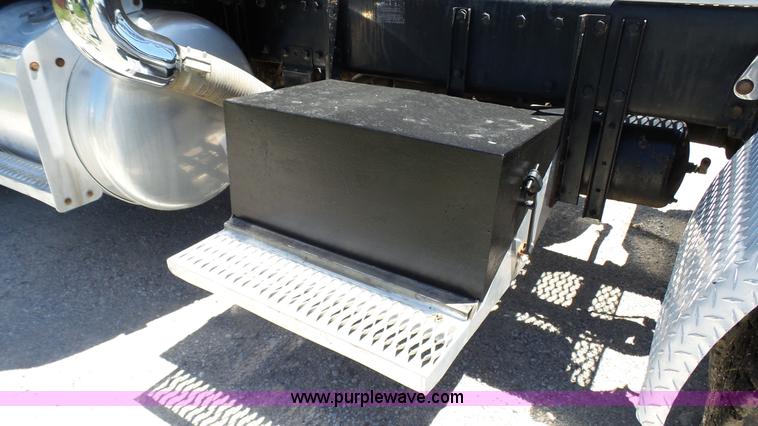 image for item L4812 1993 Peterbilt 379 semi truck