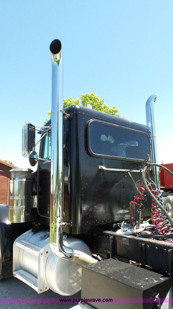 image for item L4812 1993 Peterbilt 379 semi truck