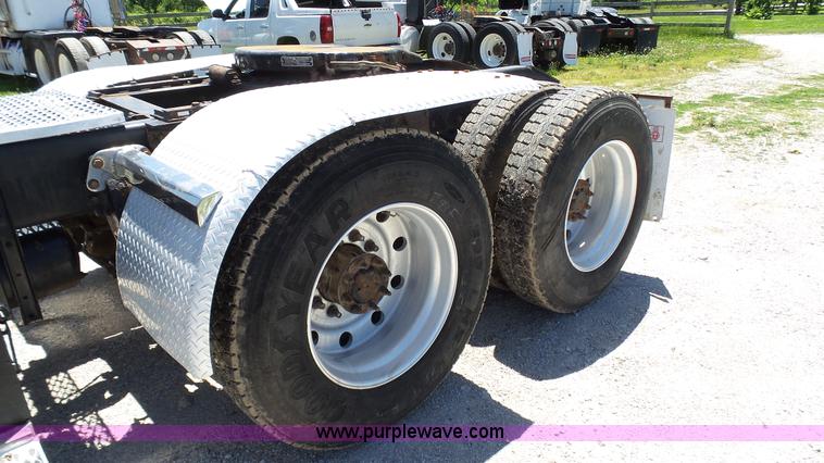 image for item L4812 1993 Peterbilt 379 semi truck