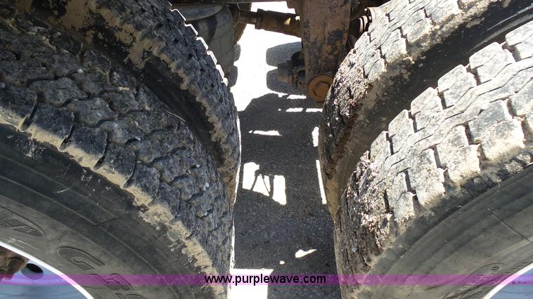 image for item L4812 1993 Peterbilt 379 semi truck