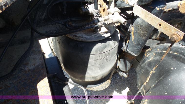 image for item L4812 1993 Peterbilt 379 semi truck