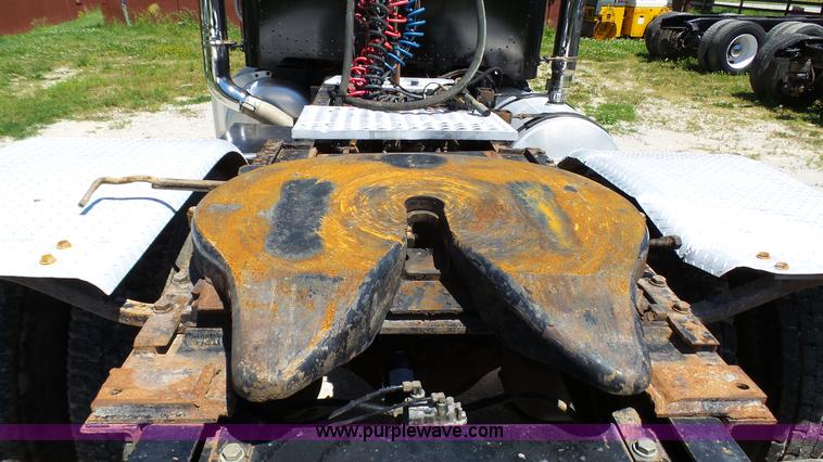 image for item L4812 1993 Peterbilt 379 semi truck