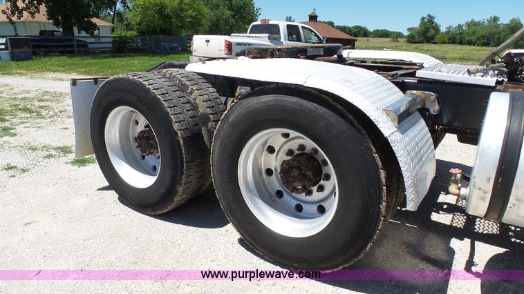 image for item L4812 1993 Peterbilt 379 semi truck