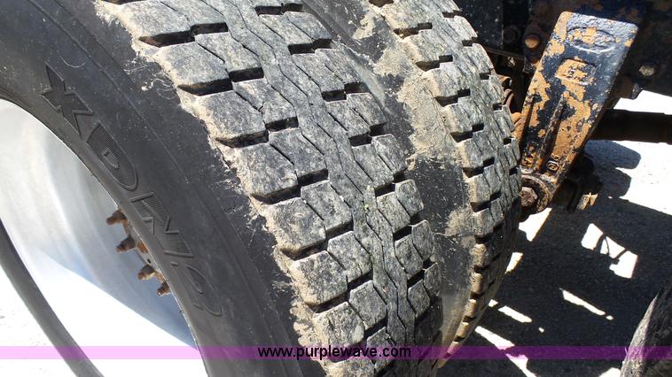 image for item L4812 1993 Peterbilt 379 semi truck