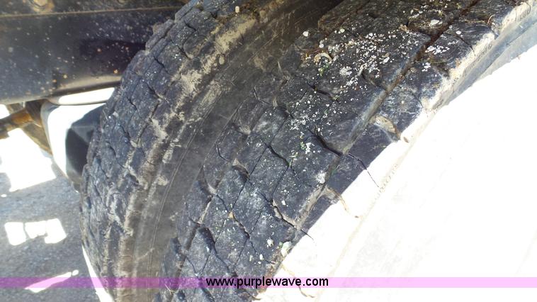 image for item L4812 1993 Peterbilt 379 semi truck